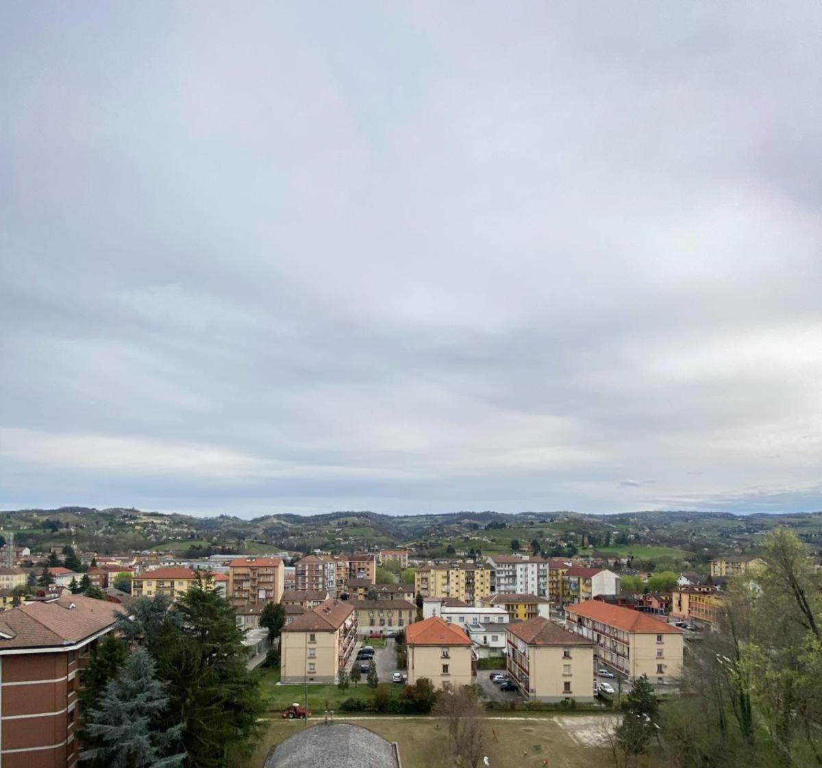 Bella Vista Lägenhet Canelli Exteriör bild