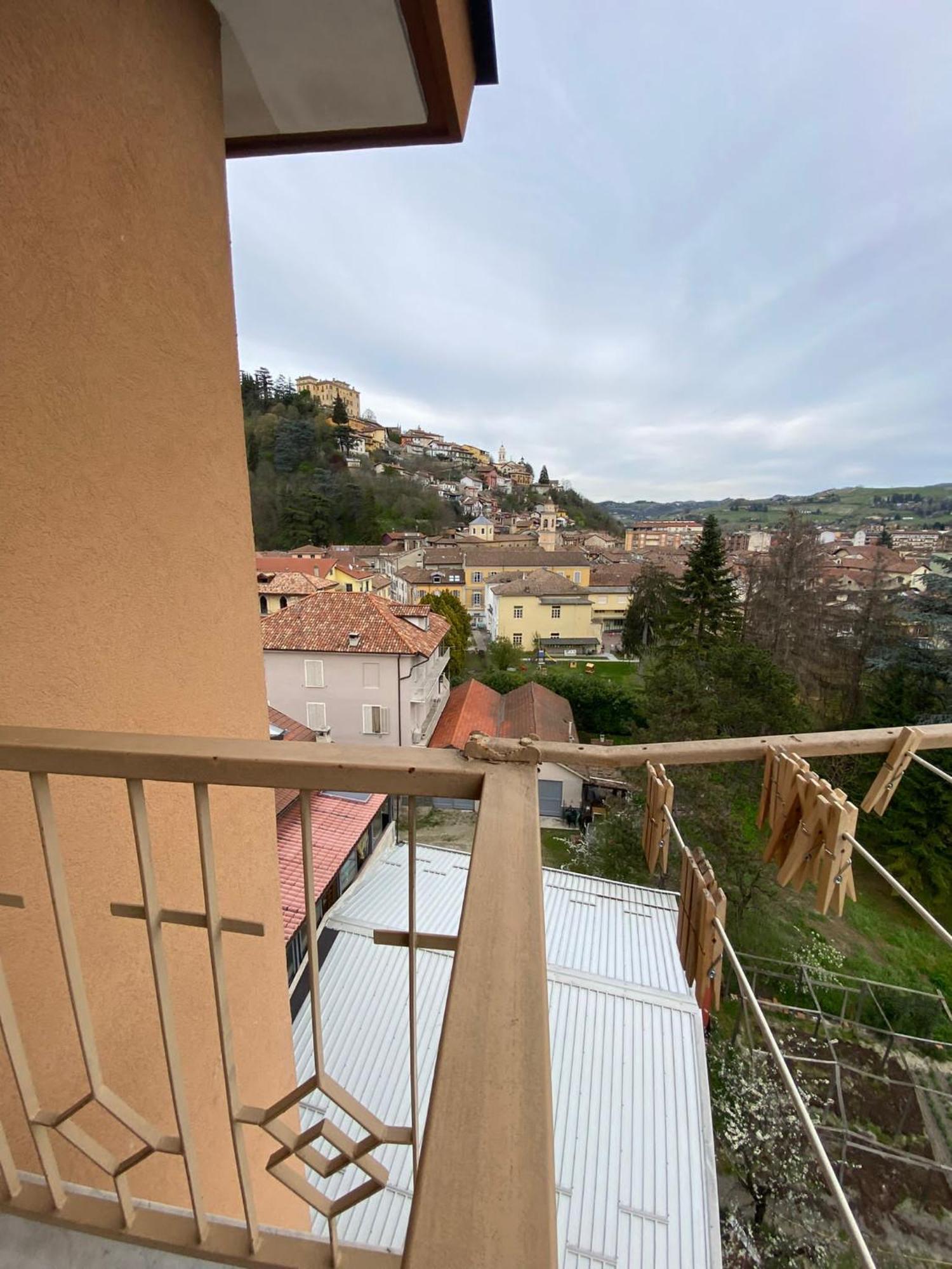 Bella Vista Lägenhet Canelli Exteriör bild